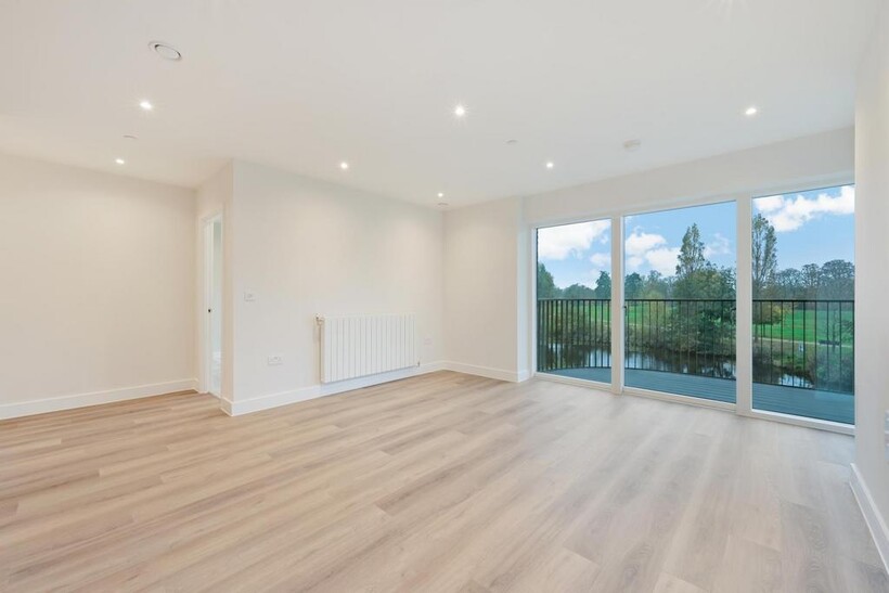 Cobham House, Kidbrooke Village... 1 bed apartment to rent - £1,998 pcm (£461 pw)