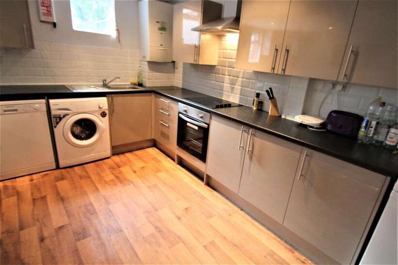 Mayville Street, Hyde Park, Leeds... 3 bed terraced house to rent - £390 pcm (£90 pw)