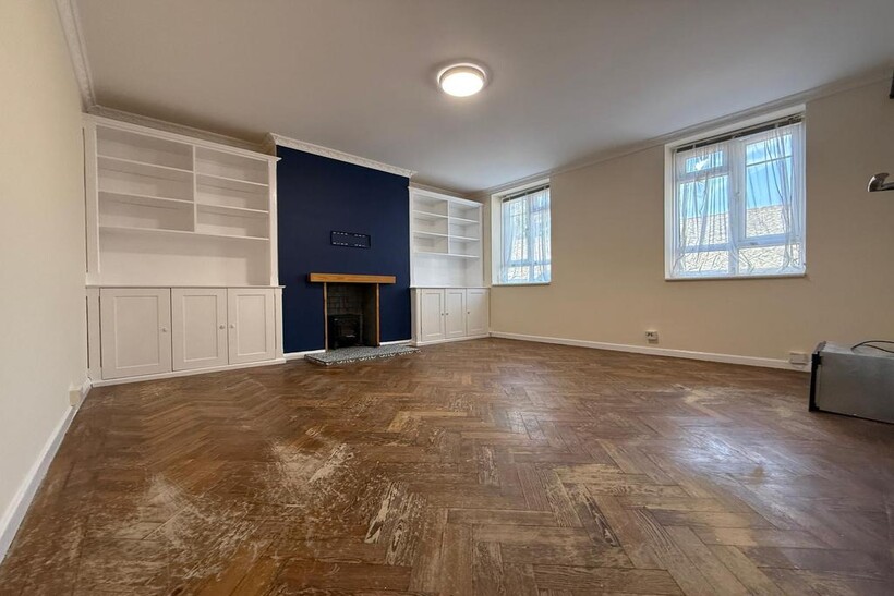 The Woodlands, High Road, London, N12 3 bed flat to rent - £2,050 pcm (£473 pw)