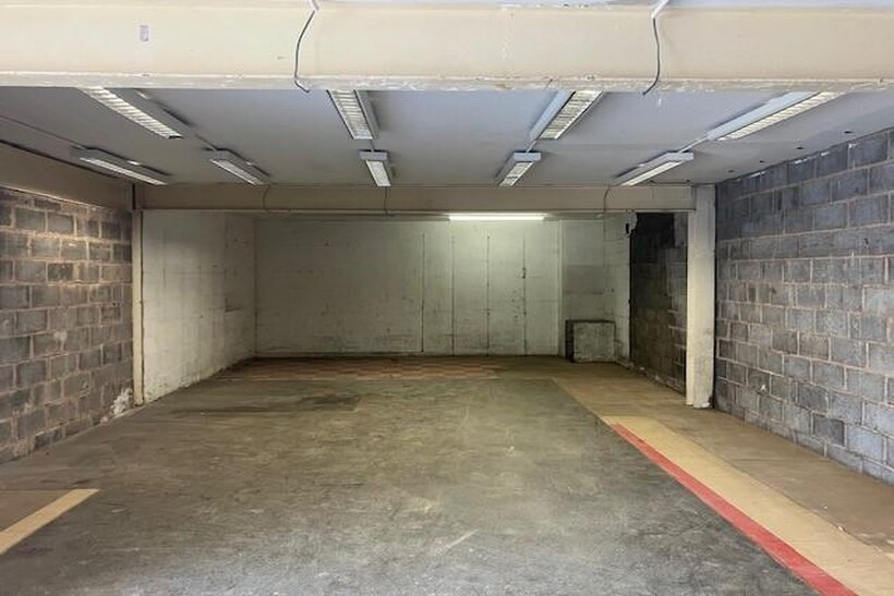 MARKET PLACE, BLOXWICH, WALSALL Retail property (high street) to rent - £1,292 pcm (£298 pw)