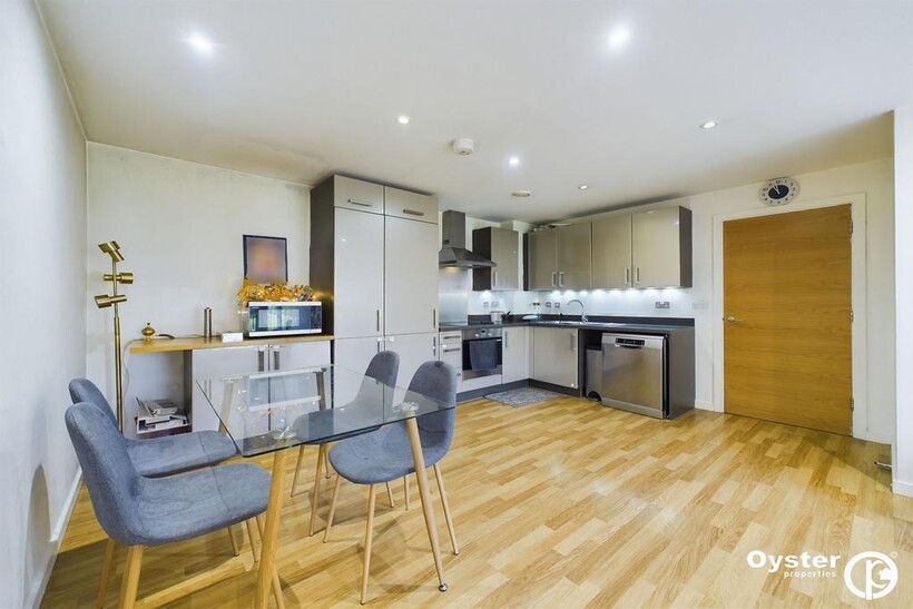 Letchworth Road, Stanmore, HA7 2 bed apartment to rent - £2,050 pcm (£473 pw)