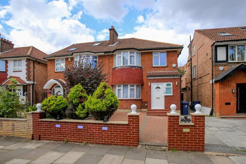 Bowes Road, Acton 4 bed semi-detached house to rent - £3,950 pcm (£912 pw)