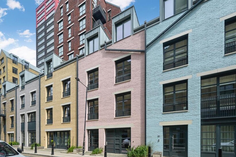 Orchard Place, Goodluck Hope, London... 3 bed apartment to rent - £4,749 pcm (£1,096 pw)