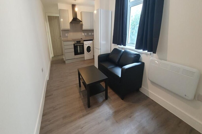 Flat 2, 19 Mundy Place 1 bed flat to rent - £960 pcm (£222 pw)