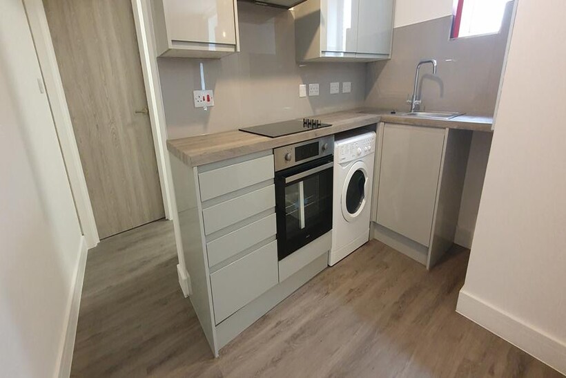 Flat 2, 19 Mundy Place 1 bed flat to rent - £960 pcm (£222 pw)