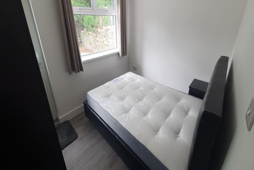 Flat 2, 19 Mundy Place 1 bed flat to rent - £960 pcm (£222 pw)