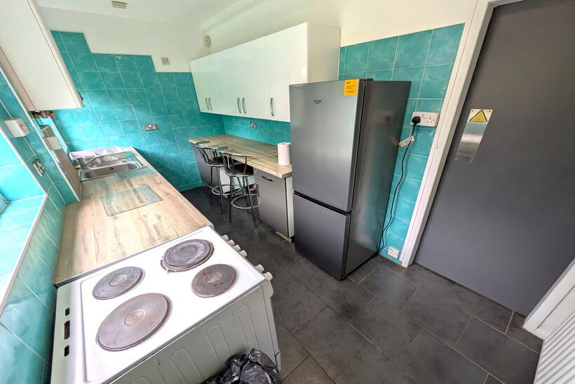 Austrey Avenue, Beeston, Nottingham NG9 3 bed terraced house to rent - £1,105 pcm (£255 pw)