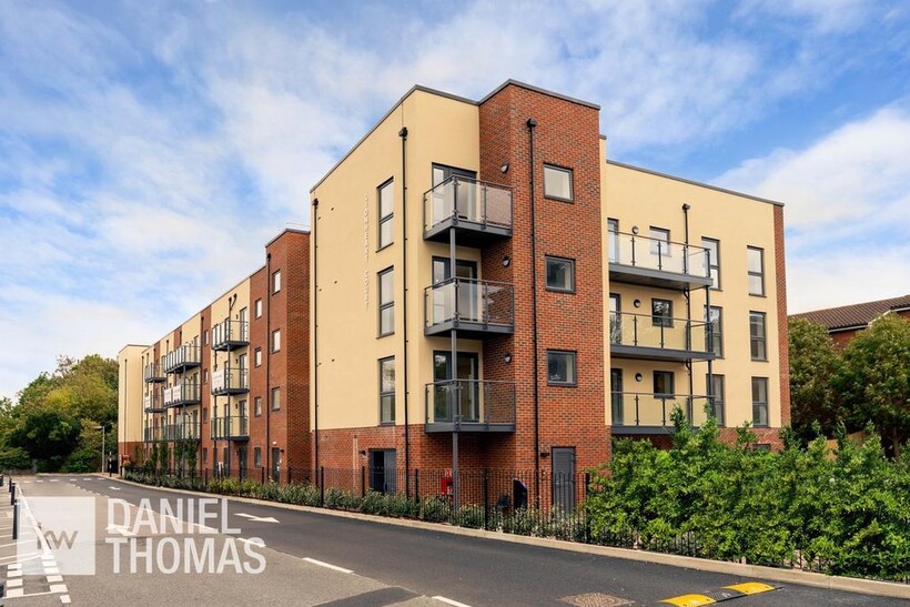 Sewardstone Road, Waltham Abbey, EN9 1 bed apartment to rent - £1,800 pcm (£415 pw)