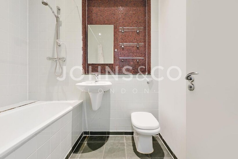 Chandlery House, Gowers Walk... 2 bed apartment to rent - £2,448 pcm (£565 pw)