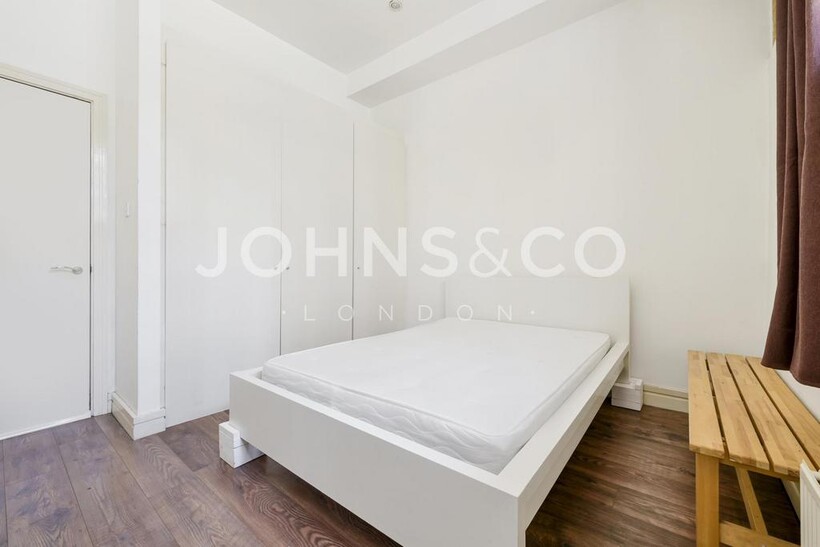 Chandlery House, Gowers Walk... 2 bed apartment to rent - £2,448 pcm (£565 pw)