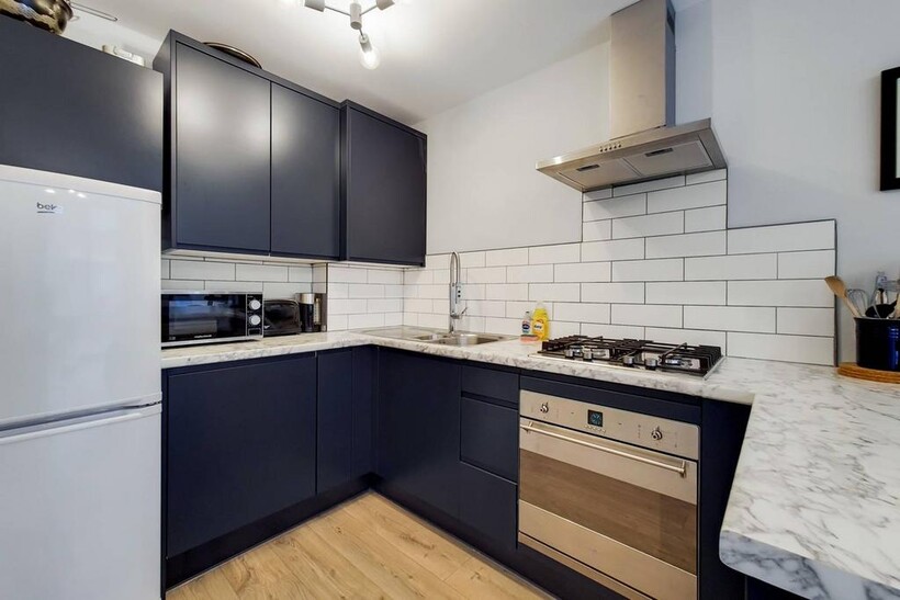 Cornerstone Court, Hemming Street... 2 bed flat to rent - £3,950 pcm (£912 pw)