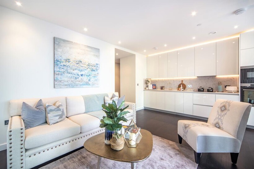 Charles Clowes Walk, London SW11 2 bed apartment to rent - £4,658 pcm (£1,075 pw)