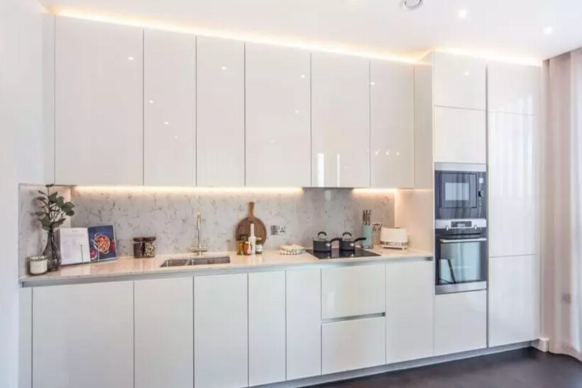 Charles Clowes Walk, London SW11 2 bed apartment to rent - £4,658 pcm (£1,075 pw)