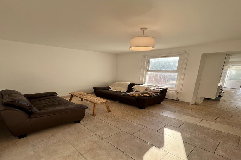 Crown Street, Oxford OX4 6 bed semi-detached house to rent - £925 pcm (£213 pw)