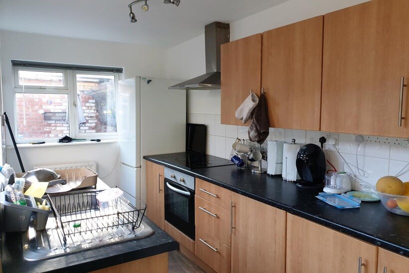 Room 1, Cross Street, Lincoln, LN5 7XQ 1 bed terraced house to rent - £410 pcm (£95 pw)
