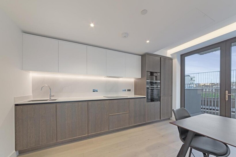 Sovereign Court, Jubilee Walk... 2 bed flat to rent - £4,498 pcm (£1,038 pw)