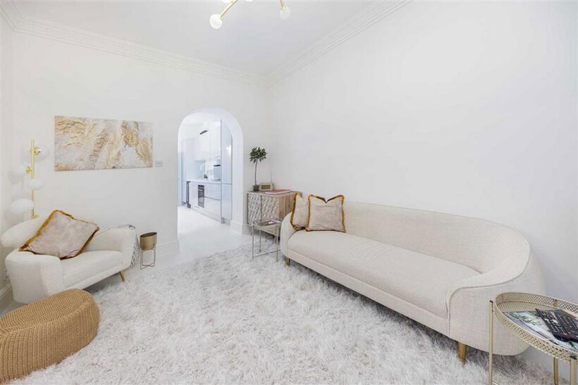 Queen's Gate Terrace, London SW7 2 bed flat to rent - £3,402 pcm (£785 pw)