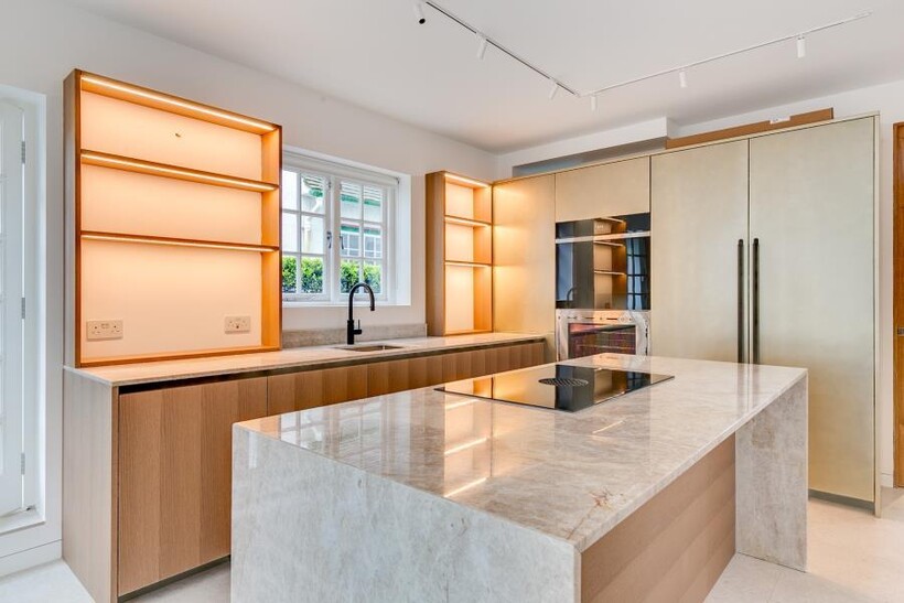 Temple Fortune Lane, London, NW11 3 bed terraced house to rent - £5,612 pcm (£1,295 pw)