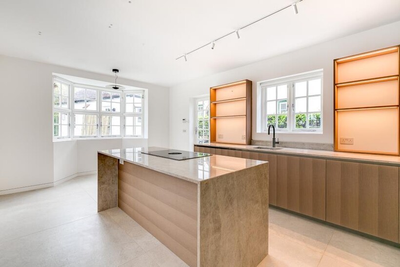 Temple Fortune Lane, London, NW11 3 bed terraced house to rent - £5,612 pcm (£1,295 pw)