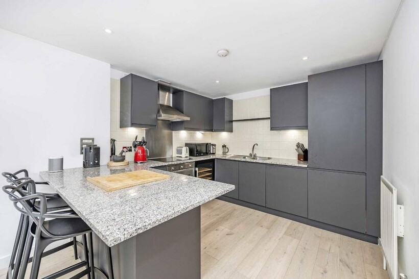 Britton Street, London EC1M 2 bed flat to rent - £4,398 pcm (£1,015 pw)