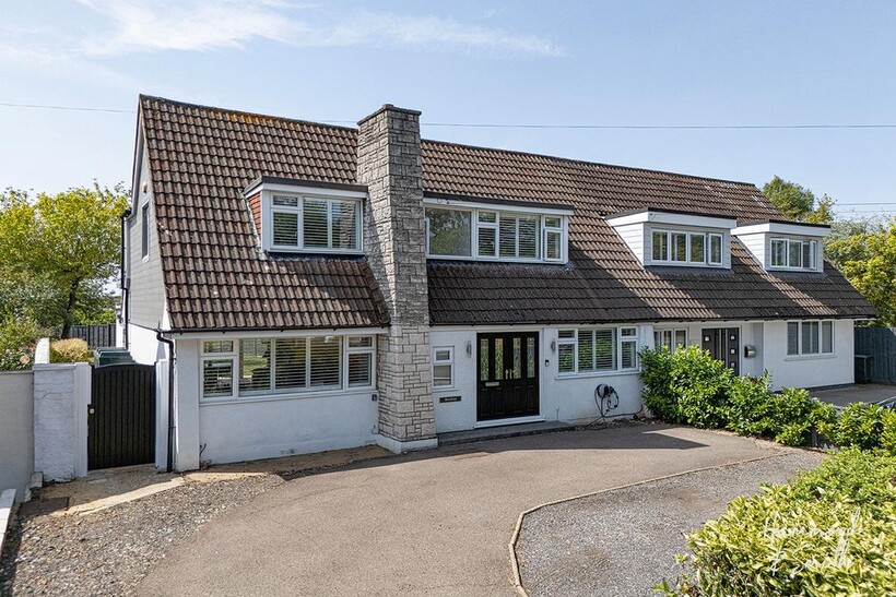 Abridge Road, Epping CM16 3 bed chalet to rent - £3,495 pcm (£807 pw)