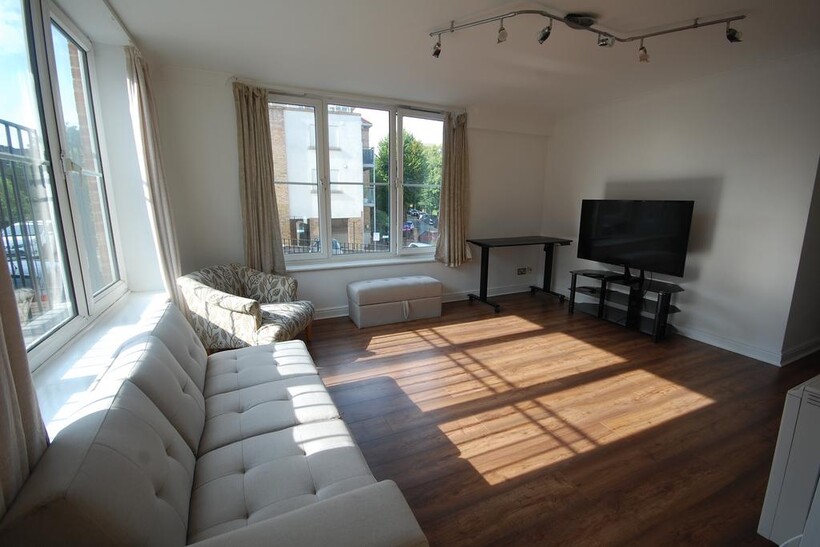 Hartington Road, London W13 2 bed flat to rent - £1,803 pcm (£416 pw)