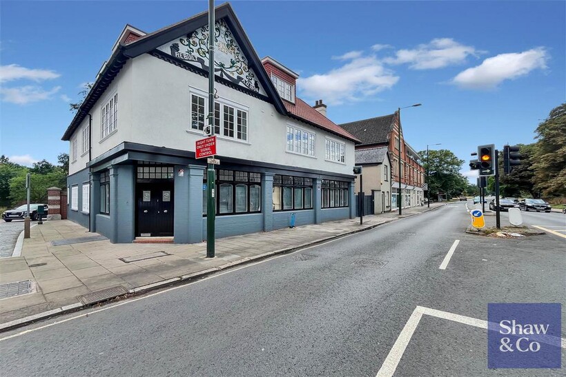 1a Hampton Court Road, Front.jpg