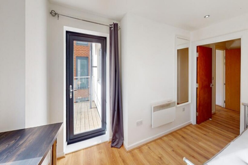 A spacious and bright large double bedroom feat...