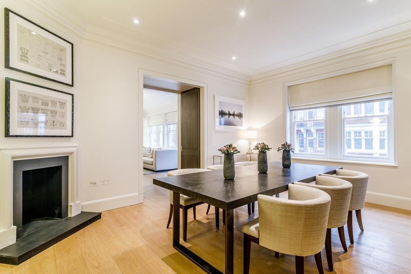 Duke Street, Mayfair, W1K 3 bed flat to rent - £25,567 pcm (£5,900 pw)