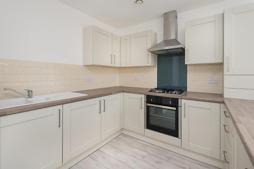 Rosewood Heights, Dover 2 bed flat to rent - £975 pcm (£225 pw)