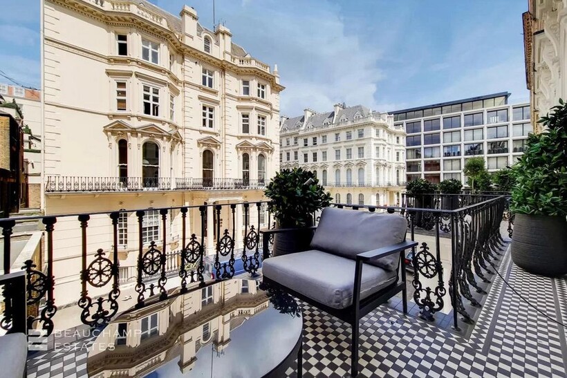 Prince Of Wales Terrace, London, W8 2 bed apartment to rent - £16,748 pcm (£3,865 pw)