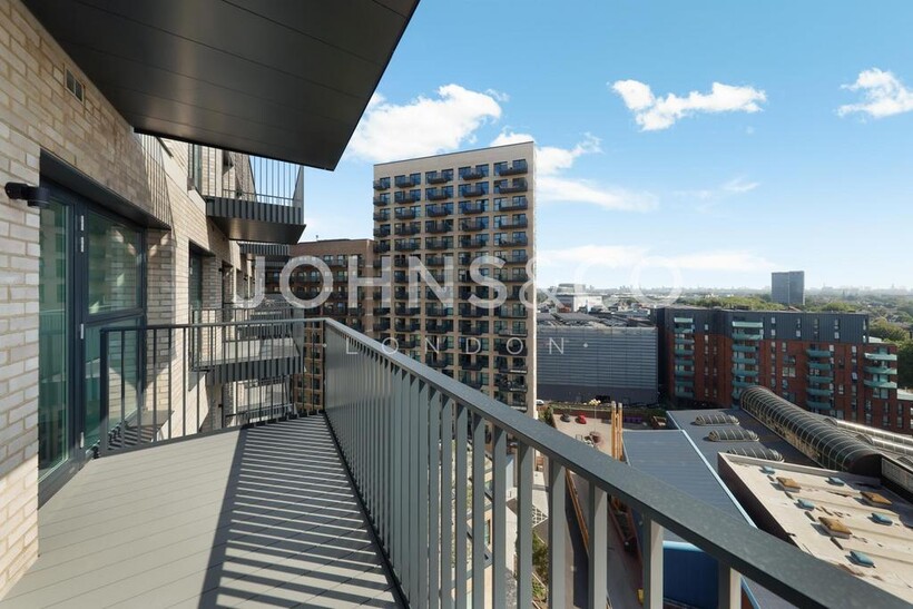 Kew Bridge Rise, Kew Bridge, London, TW8 2 bed apartment to rent - £2,496 pcm (£576 pw)