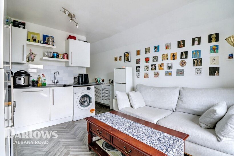 Ninian Road, CARDIFF 2 bed duplex to rent - £1,175 pcm (£271 pw)