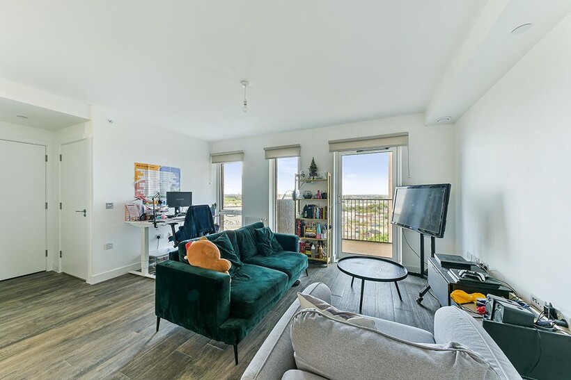 Millet Place, Pontoon Dock London E16 2 bed apartment to rent - £2,480 pcm (£572 pw)