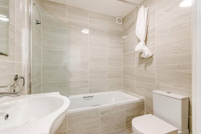 Courcy Road, N8, Wood Green, London, N8 3 bed flat to rent - £2,725 pcm (£629 pw)