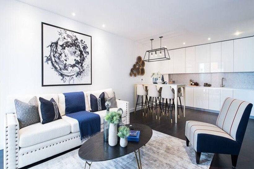 Charles Clowes Walk, London SW11 3 bed apartment to rent - £6,153 pcm (£1,420 pw)