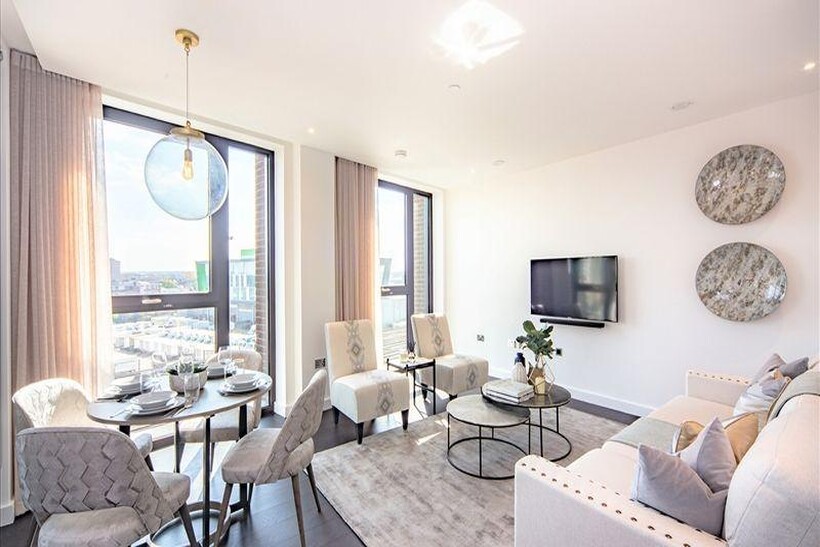 Charles Clowes Walk, London SW11 2 bed apartment to rent - £4,871 pcm (£1,124 pw)