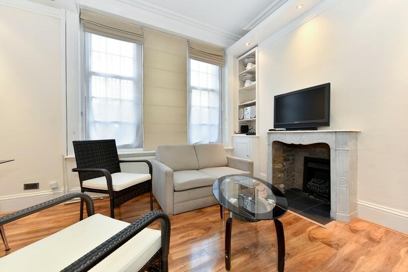 Warwick Mansions, Cromwell Crescent... 2 bed flat to rent - £2,491 pcm (£575 pw)