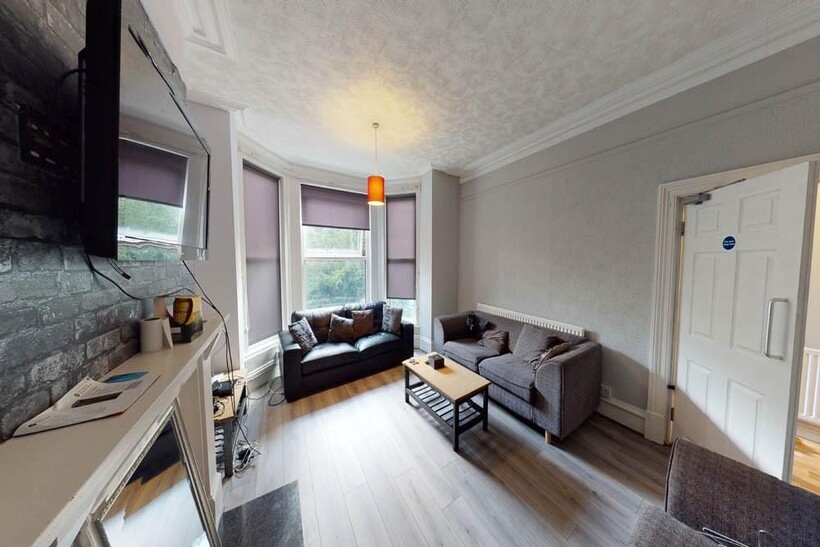 A contemporary living room with a comfortable s...