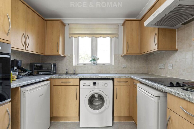 Clifton Park Avenue, London SW20 2 bed retirement property to rent - £1,895 pcm (£437 pw)