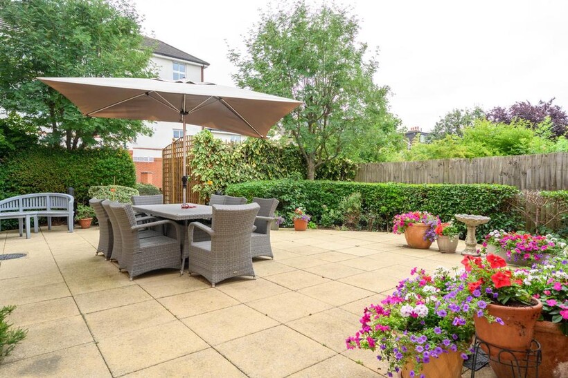 Clifton Park Avenue, London SW20 2 bed retirement property to rent - £1,895 pcm (£437 pw)