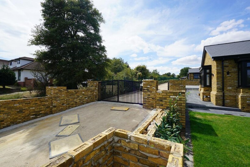 Greenacre, High Road, Fobbing... Guest house to rent - £21,996 pcm (£5,076 pw)