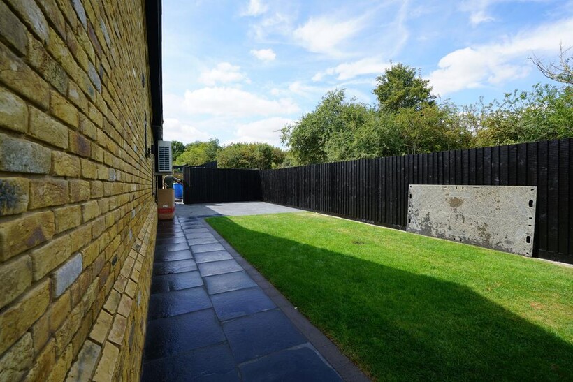 Greenacre, High Road, Fobbing... Guest house to rent - £21,996 pcm (£5,076 pw)