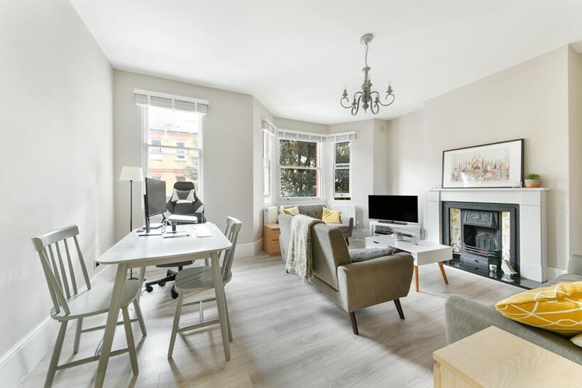 CREWDSON ROAD, OVAL 4 bed flat to rent - £4,398 pcm (£1,015 pw)
