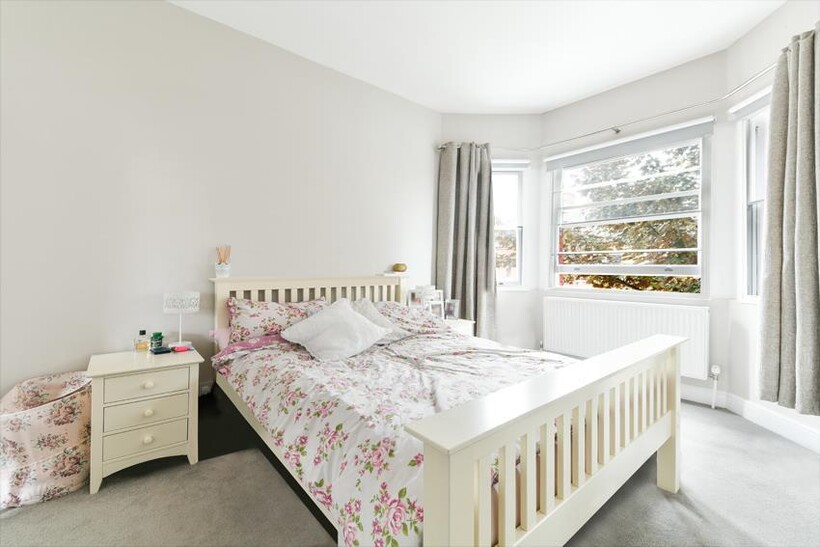 CREWDSON ROAD, OVAL 4 bed flat to rent - £4,398 pcm (£1,015 pw)