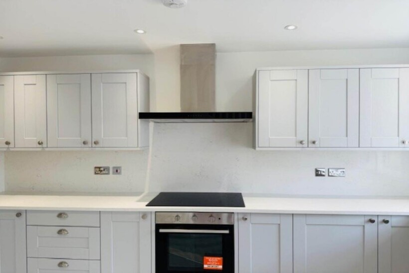Ogilvie Road, High Wycombe HP12 4 bed townhouse to rent - £2,125 pcm (£490 pw)