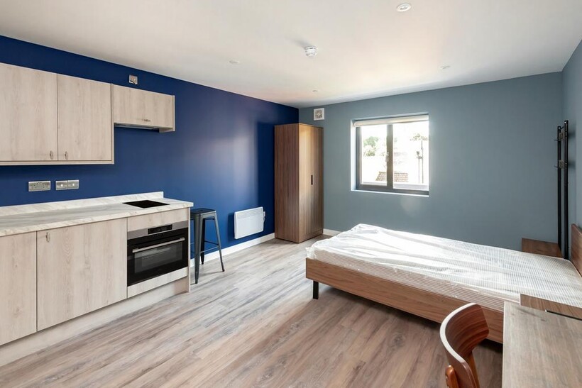 A spacious and modern large double bedroom feat...