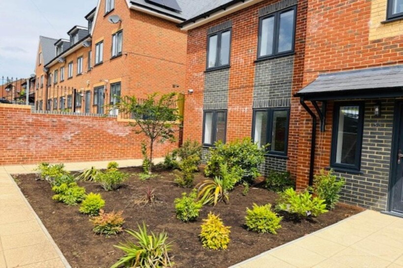 Ogilvie Road, High Wycombe HP12 4 bed townhouse to rent - £2,125 pcm (£490 pw)