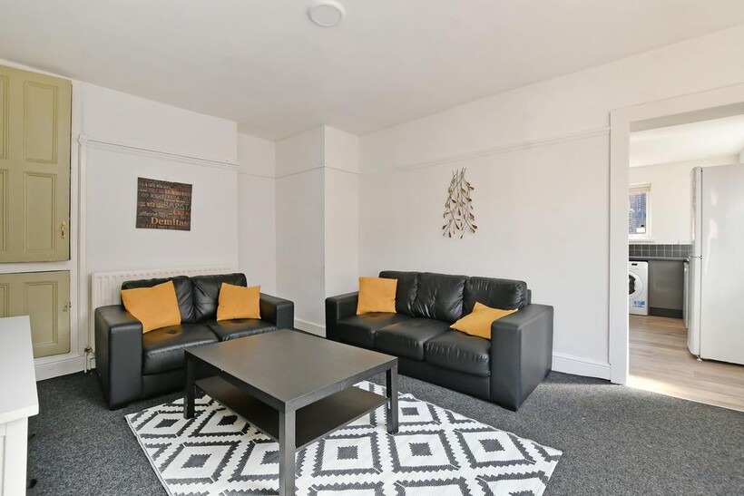 80 Stalker Lees Road, Sheffield 5 bed house share to rent - £412 pcm (£95 pw)