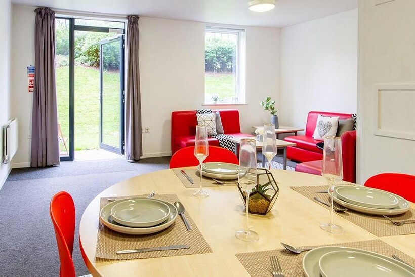 De Walden Way, Bradford BD7 1 bed in a flat share to rent - £325 pcm (£75 pw)